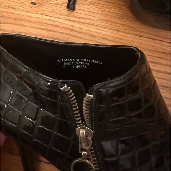 Unlisted Black Crocodile Pattern Ankle Boots Size 9 - Picture 6 of 12